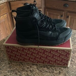 Vans MTE Blacked Out 9.5 NWOT